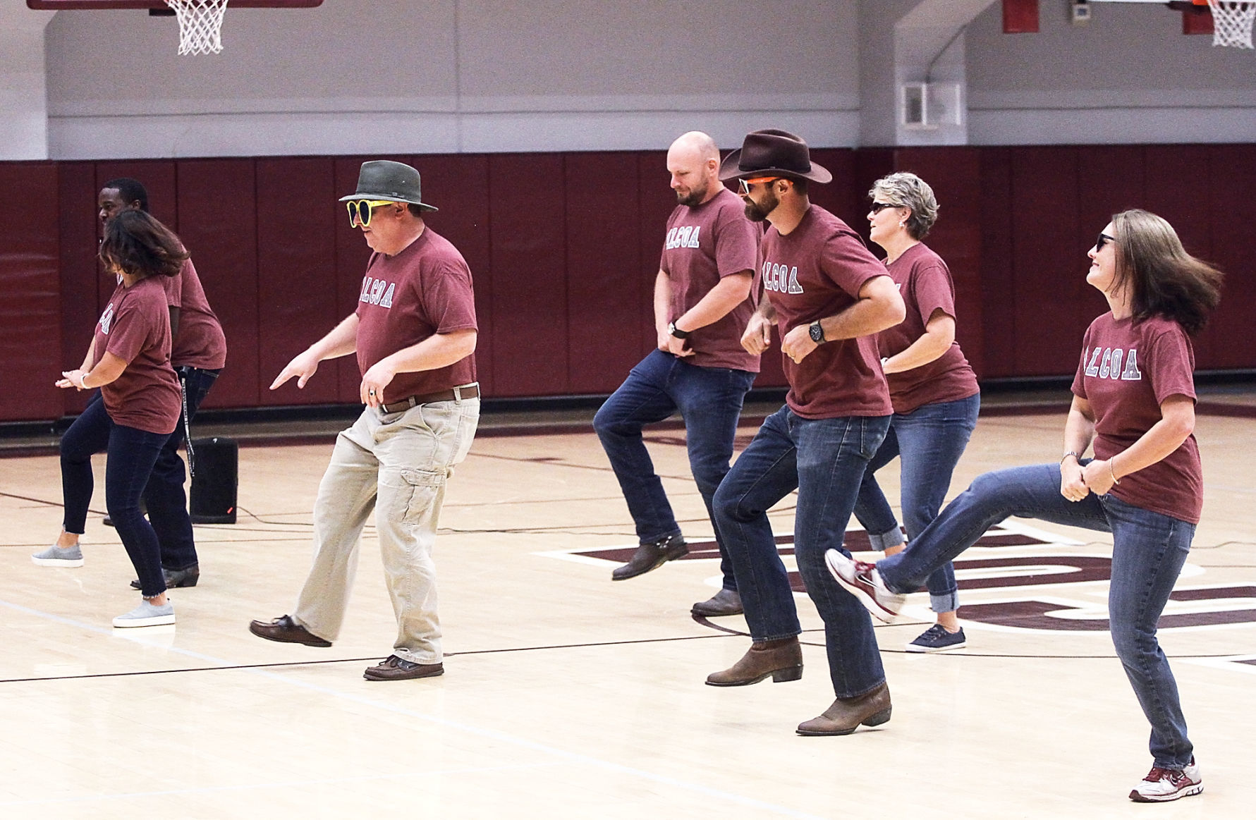 Alcoa Middle School eighth grade teacher meet Git Up Challenge
